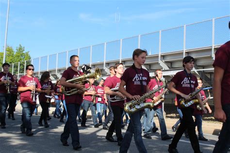 Junior high band participates in parade – Livewire