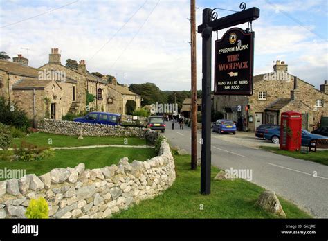 Emmerdale Sign High Resolution Stock Photography And Images Alamy