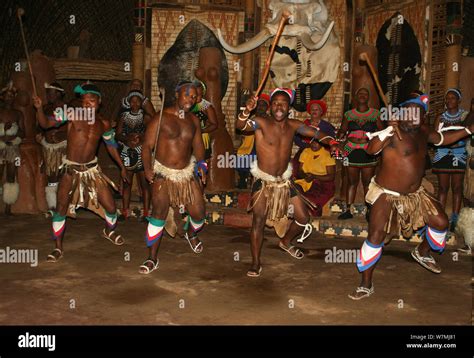 Zulu Dance Hi Res Stock Photography And Images Alamy