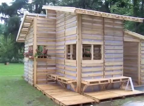 Pallet House Is Sqft Of Tiny Living Perfection Off Grid World