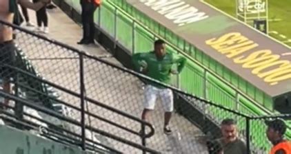 Torcedores Do Coritiba Imitam Macaco Em Cl Ssico Contra O Athletico Pr