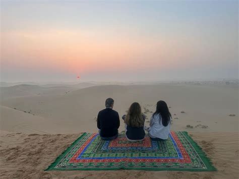 Abu Dhabi Paseo En Camello Con Vistas Al Desierto Al Amanecer