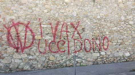 Loano Scritte No Vax Sulle Mura Storiche Il Sindaco Atto Vandalico