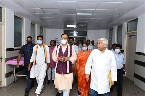 Deputy Cm Inspected The Dengue Ward Of Srn Keshav Prasad Maurya Is In Prayagraj For Three Days