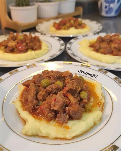 Patates Püresi Yatağında Sebzeli Et Yemeği Lezzetli Yemek Tarifleri