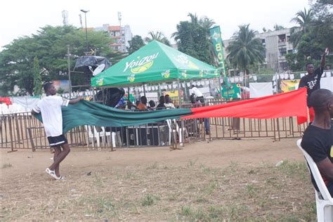 Can L Ambiance Des Supporters Du Burkina Faso Au Village De Can