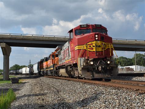 Superelevated Bnsf Warbonnet B40 8w 539 Leads M Chigal Wes Flickr