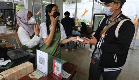 FOTO Menikmati Kopi Di Kafe Tuna Rungu Serona Foto Liputan6