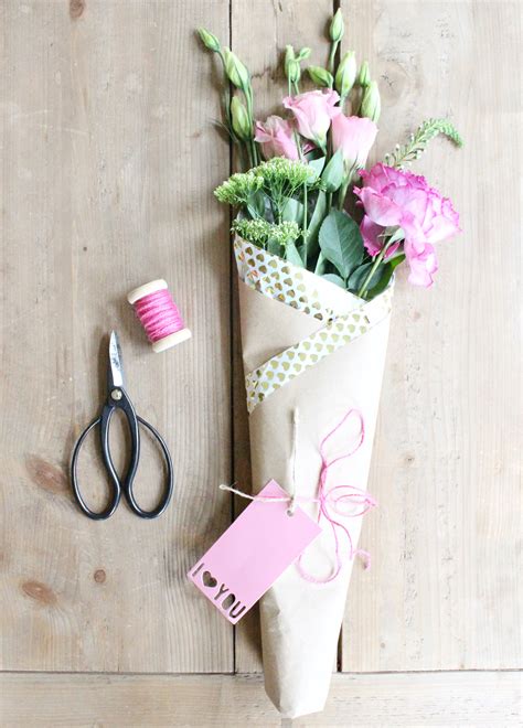 DIY: Paper Wrapped Bouquet - Zoë With Love