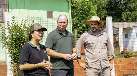 Biof Brica Y El Ministerio Del Agro Entregaron M S De Mil Plantines