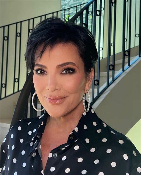 Kris Jenners Natural Skin Including Wrinkles Revealed In Rare Unedited