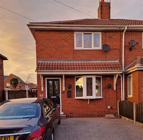 3 Bedroom Semi Detached House Clayton Avenue Wf9 Property Search