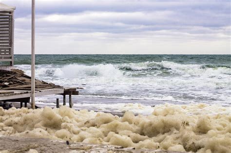 Espuma Do Mar E Onda Poderosa Do Respingo Do Mar Imagem De Stock