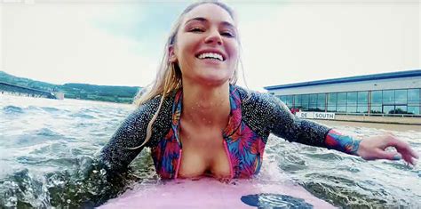 Love Island Star Lucie Donlan Strips To An Aqua Bikini To Promote Haircare Brand The Sun