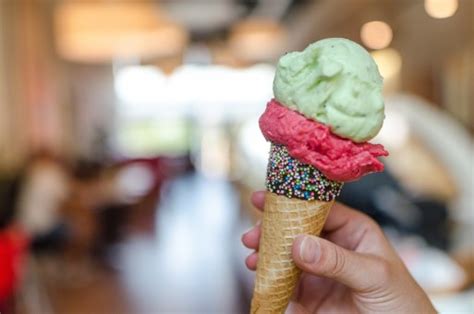 無料画像 Soft Serve Ice Creams 冷凍デザート アイスクリームコーン ピンク フード 甘味 ジェラート