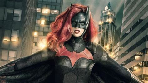 The Cw Officially Orders Batwoman Pilot Featuring Lesbian Superhero