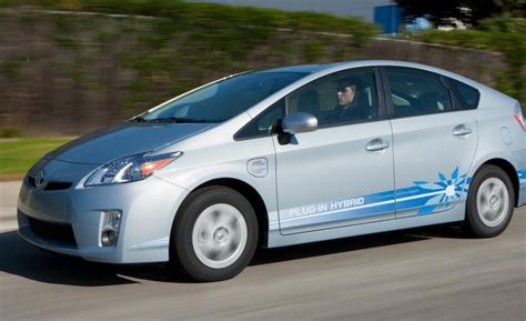 Toyota Prius Plug-in Hybrid Photos and Specs. Photo: Toyota Prius Plug ...