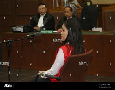 Jessica Kumala Wongso Center Who Is Accused Of Murdering Her Friend