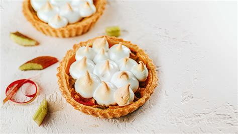 Rhabarber Tartelettes aus Mürbeteig Rezept zum Backen