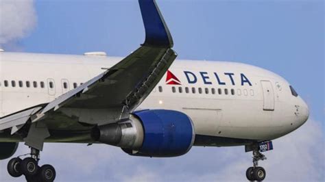 Video Delta Airlines Flight Makes Emergency Landing Due To Smoke In