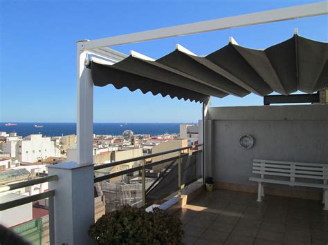 Pérgola y toldo frontal para vivienda en Tarragona Alutoldos Europa S L