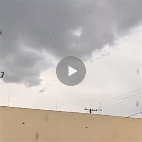 Durante Calor O Chuva Isolada Registrada Por Moradores De Campo