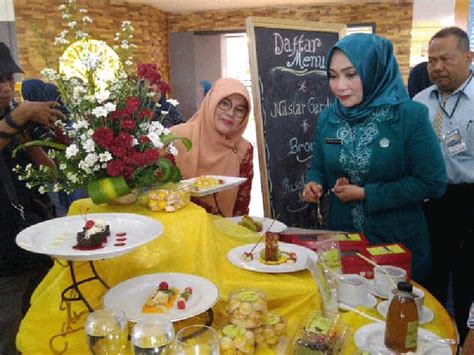 Hj Sri Wahyuni Muchlissoni Membuka Lomba Kreasi Dan Inovasi Jajanan