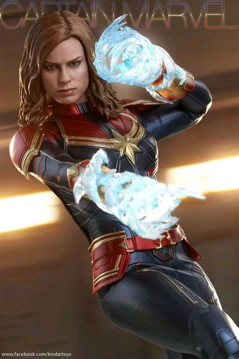 Hot Toys Captain Marvel Action Figure Figround