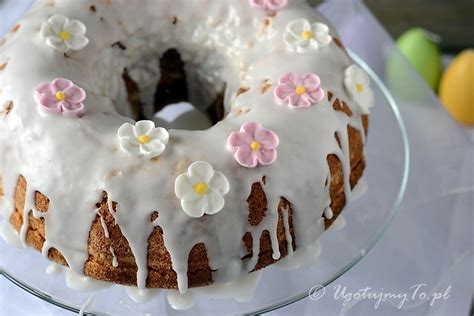 Babka wielkanocna - przepis na olejową babkę wielkanocną od UgotujmyTo