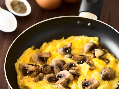 9 Options For The Best Omelette Pan: Reviewed & Tested DEALiciousness