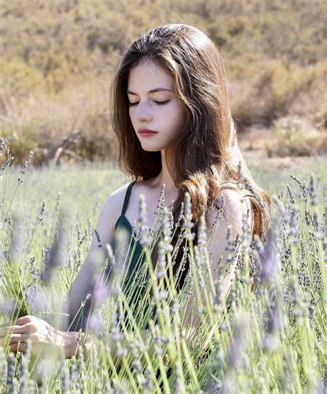 Mackenzie Foy Online Fansite Kenziefoyon Twitter Mackenzie Foy Rosto Imagens Capas