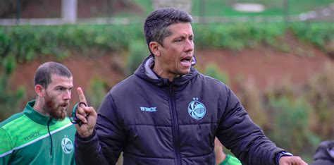 Após destaque em 2023 técnico Thiago Carpini recebe sondagens