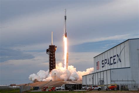 SpaceX signe un accord pour le lancement de 4 satellites européens