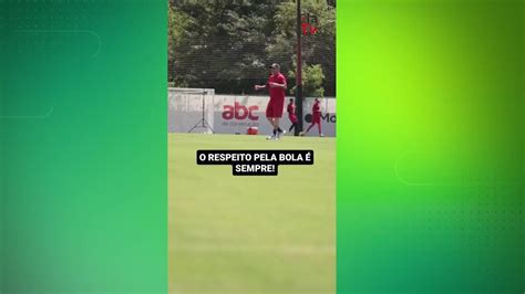 Sampaoli cobra jogadores em treino Respeito pela bola é sempre