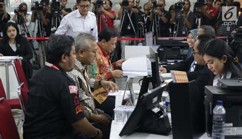 Foto Bawaslu Serahkan Alat Bukti Sengketa Pilpres Ke Mk Foto