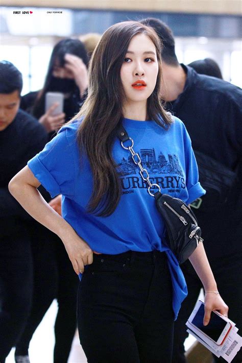 Pin By Jugu On Rose Blackpink Airport Style Blackpink Rose Rosé