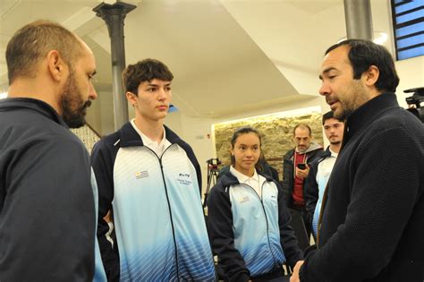 Entrega de pabellón a delegación de deportistas que viaja a Colombia