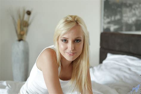 Tiny Mature Handjob XXX Dessert Picture 1