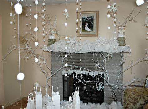 cotton ball snow falling from the ceiling. | Winter wonderland birthday ...