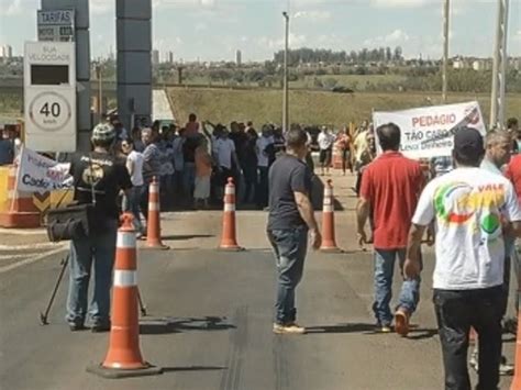 G1 Manifestantes Reclamam De Praça De Pedágio Entre São Paulo E