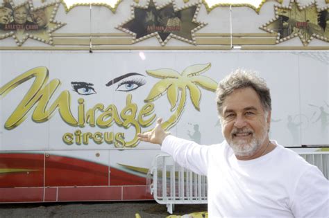 Mirage Circus traz palhaços ballet e globo da morte a Porto Alegre