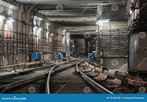 Kolejowa Strza A W Podziemnym Tunelu Metro Zdj Cie Stock Obraz