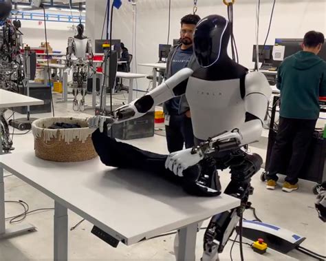 Tesla Optimus Elon Musk Busted Cheating In Latest Humanoid Robot