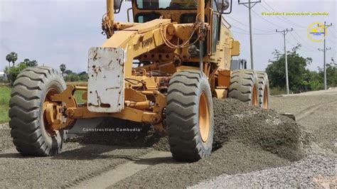 Champion 720a Series Iv Motor Grader Grading Road With Liugong Roller