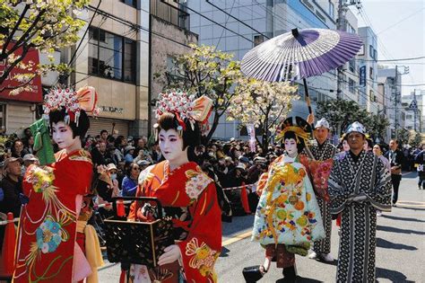 華麗 優雅に吉原の春彩る 8日 4年ぶり「江戸おいらん道中」：東京新聞デジタル