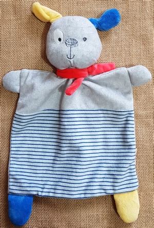 Doudou Plat Rectangle Chien Gris Bleu Et Jaune Mots D Enfant Leclerc