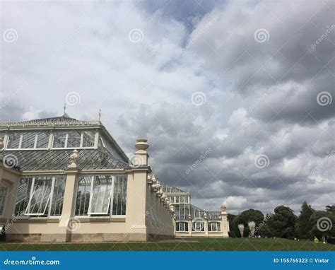 Glass Hot House In Kew Gardens Stock Image Image Of Botanical Cloudy