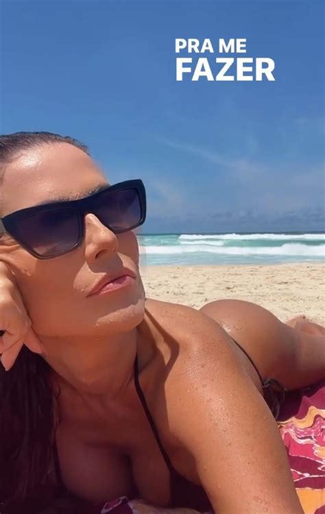 Deborah Secco Renova O Bronzeado Na Praia Em Dia Ensolarado Paz