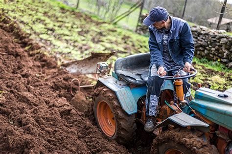 Beneficios De Usar El Arado En El Campo