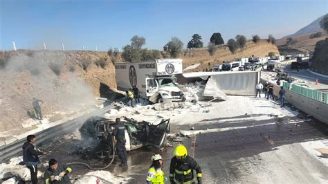 Accidente en la México Puebla deja tráiler volcado y auto calcinado